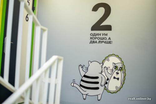 Как интересно придумал застройщик оформить подъезды в доме. 02