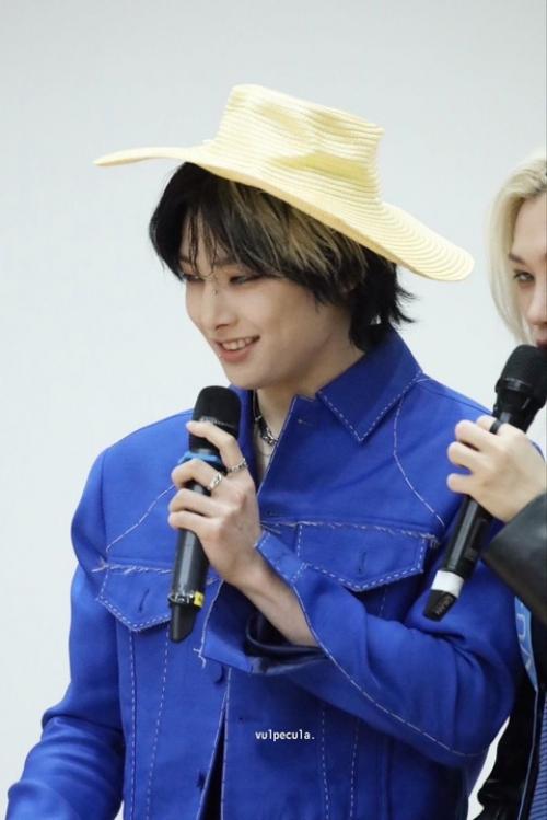 Чонин как будто из аниме в таком образе вышел. 01