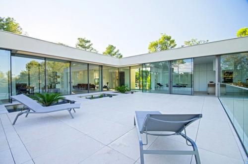 Архитекторы Agency Brengues Le Pavec представили проект Maison ART в сен - Клеман - де - ривьер, Франция. 02