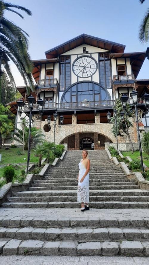 Знаменитый ресторан гагрипш был куплен основателем курорта Гагра принцем а. П. ольденбургским на всемирной выставке в Париже. 02