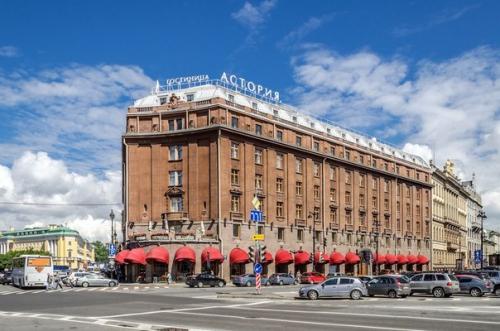 Надо знать: исторические гостиницы Петербурга.