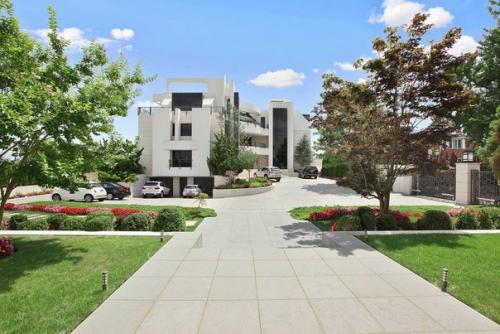 Этот потрясающий 4-этажный особняк располагается в местечке под названием милл бейсин, бруклин, Нью-йорк, США. 02