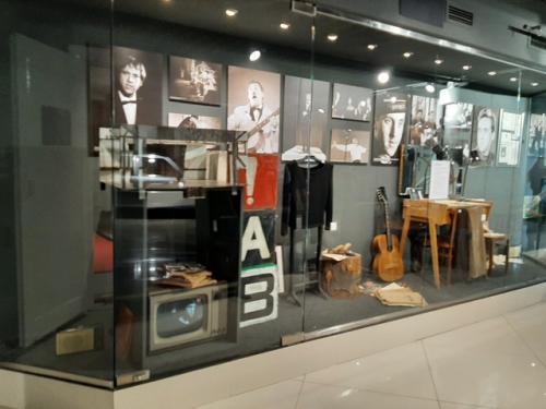 Потрясающее место, которое мы посетили, - это бизнес-центр Высоцкий. 03