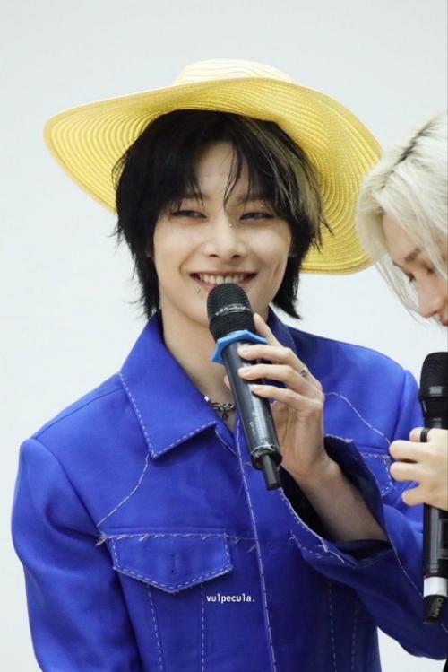 Чонин как будто из аниме в таком образе вышел. 05