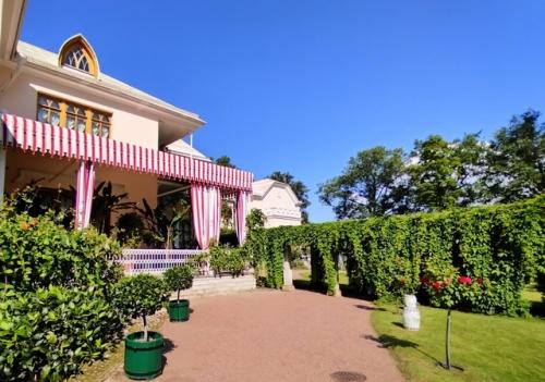 Есть в парке Александрия ещё одно необычное здание в неоготическом стиле. 02 Есть в парке Александрия ещё одно необычное здание в неоготическом стиле. 02