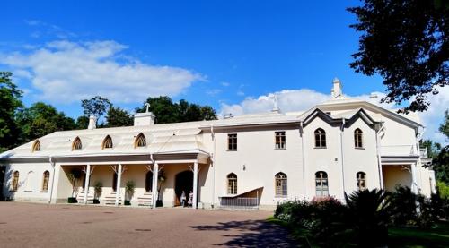 Есть в парке Александрия ещё одно необычное здание в неоготическом стиле. 05 Есть в парке Александрия ещё одно необычное здание в неоготическом стиле. 05