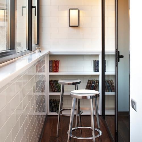 Очень много заказчиков стараются организовывать лоджия не просто для хранения, а как полноценное дополнение к интерьеру квартиры. 03