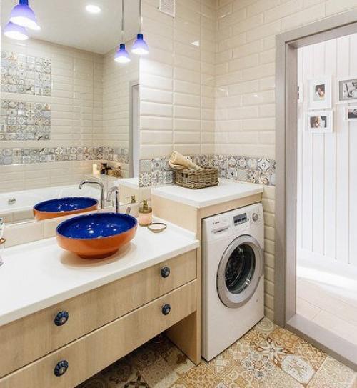 Стиральная машина в маленькой ванной комнате. 03