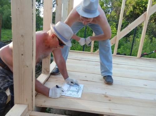 Мы Вот Такой Дачный Домик Построили с Сыном. 04