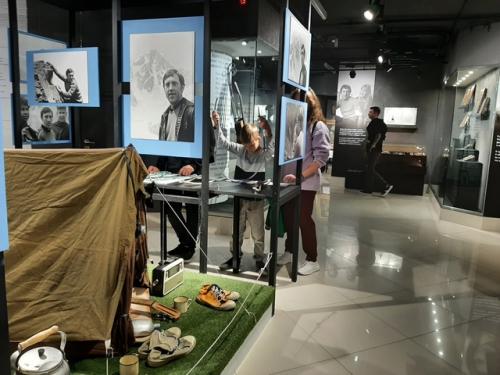 Потрясающее место, которое мы посетили, - это бизнес-центр Высоцкий. 07