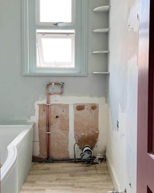 Ванная комната с прекрасными обоями: после, во время и до ремонта. 06