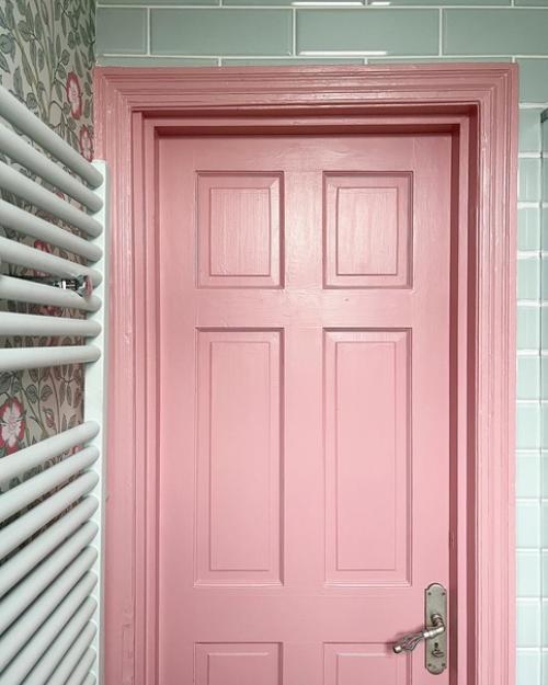 Ванная комната с прекрасными обоями: после, во время и до ремонта. 02