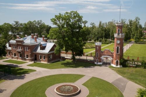 Дворец ольденбургских.  Давно нет в Рамони ни принцесс, ни принцев, а вот величественный дворец остался. 01