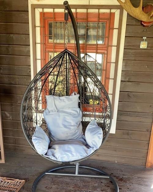 Кресла - качели из искусственного ротанга - это возможность украсить зону отдыха, как в квартире, так и в загородном доме. 01