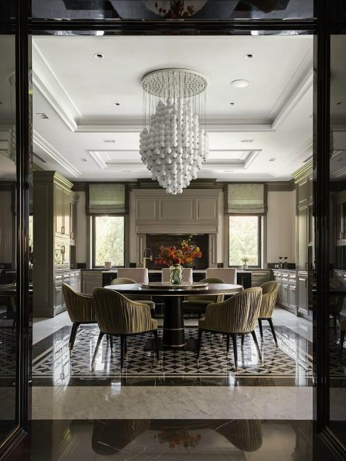 Яркая живопись, ковры и этнические мотивы - необычный и тёплый офис в Уфе. 02