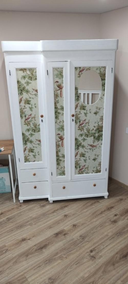 Шкаф 50-х.   - Полностью перекрашен Dulux мебель и дерево. 01