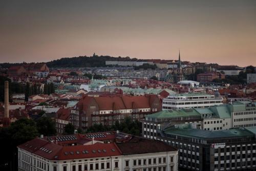 Кто знает, возможно современный Карлсон под крышей жил бы примерно так. 01