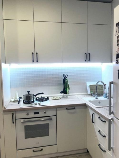 Вот такая белоснежная кухня на ваш суд. 04