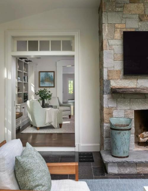 На берегу озера в новой Англии расположился великолепный особняк, спроектированный Mellowes & Paladino Architects. 09