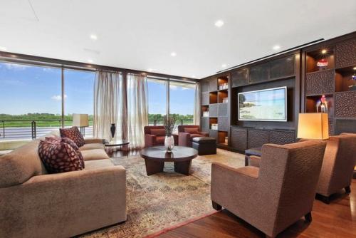 Этот потрясающий 4-этажный особняк располагается в местечке под названием милл бейсин, бруклин, Нью-йорк, США. 06