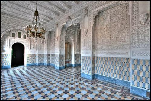 Замок саммеццано (Castello di Sammezzano) расположен в окрестностях итальянского городка лечио (Leccio), что в 30 км от Флоренции. 01