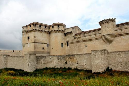 Замок куэльяр, известный как замок герцогов альбукерке (исп. 05