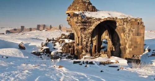 В продолжение постов о строениях древнего Ани, сегодня повествование о церкви, в которой туркам грезится Караван-сарай. 08