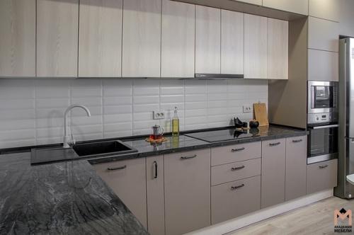 Габариты этой стильной и неповторимый кухни, отвечающей всем требованиям эргономики и эстетики: 4300*1800. 04