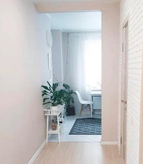 Денег хватила купить только такую квартиру, зато своя. 01