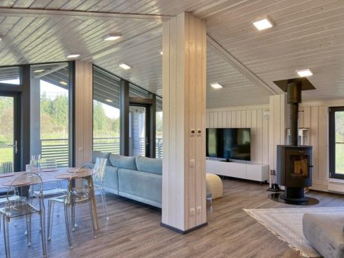 Будем знакомить вас с интерьерами барна Holtsovhouse. 05