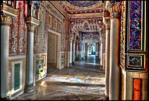 Замок саммеццано (Castello di Sammezzano) расположен в окрестностях итальянского городка лечио (Leccio), что в 30 км от Флоренции. 03