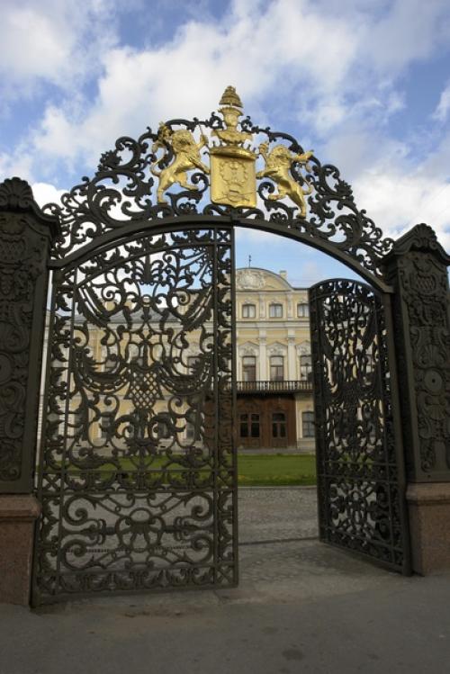 Тему архитектурных стилей Петербурга мы рассказом о елизаветинском барокко продолжаем. 06