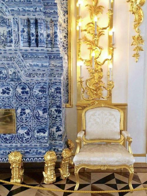 Изразцовые печи Xviii века в интерьере екатерининского дворца. 02