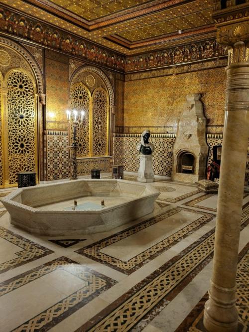 В случае если вы хотите, чтобы в глазах рябило от красоты, то нужно посетить юсуповский дворец на мойке 94. 04