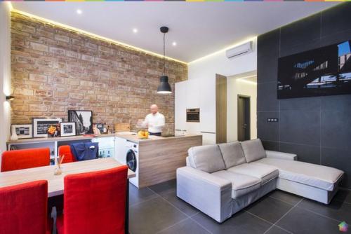 Холостяцкая Берлога в Будапеште ч. 1. 01