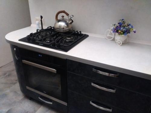 Сделали бюджетную кухню, зато не трущобы как раньше, стыдно даже фото до показывать. 04