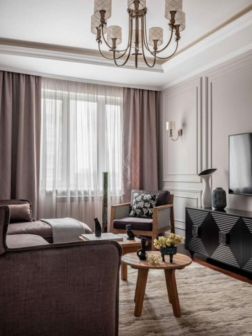 Интерьер в стиле неоклассики с изолированной кухней и кабинетом на балконе. 01