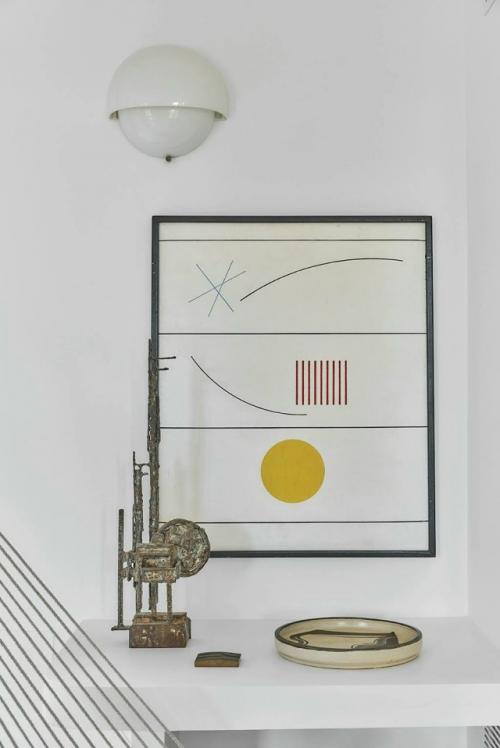 Дом творческой семьи на майорке объединяет в себе скандинавскую лаконичность и атмосферу Средиземноморья. 02