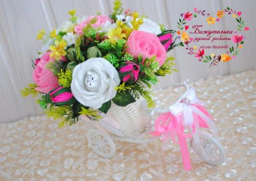 Сладкие букетики с конфетками в велосипедиках. 05