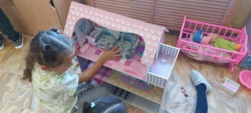 В группе детей старшего дошкольного возраста Солнечные Лучики продолжается реализация региональной программы семья - это мы! 01