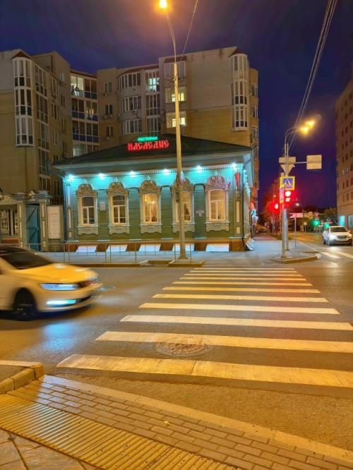 Купеческий дом и ужин при свечах. 
