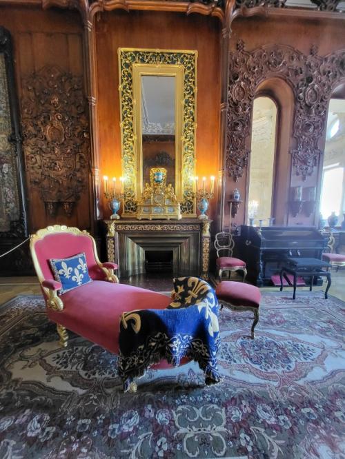 В случае если вы хотите, чтобы в глазах рябило от красоты, то нужно посетить юсуповский дворец на мойке 94. 01