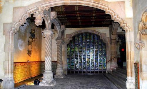 В Барселоне открывает двери дом шоколадного короля. 07