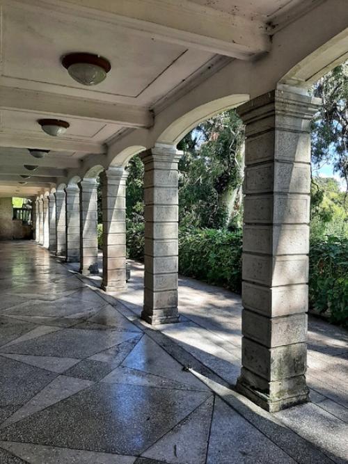 Дача Сталина была построена в 1947 году, недалеко от новоафонского монастыря, проект имел кодовое название объект номер 8 Ласточкино Гнездо. 04