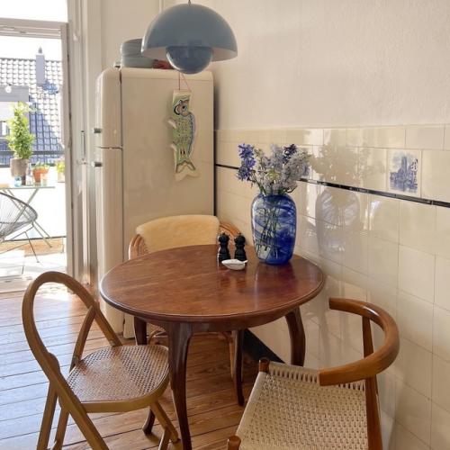 Приятная и очень светлая квартира с интересными деталями. 04