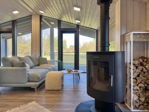 Будем знакомить вас с интерьерами барна Holtsovhouse. 01