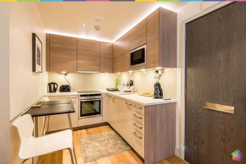 Компактный интерьер квартиры - студии 26 кв. 04