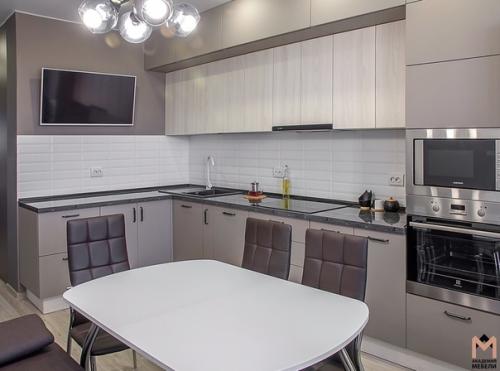 Габариты этой стильной и неповторимый кухни, отвечающей всем требованиям эргономики и эстетики: 4300*1800. 03