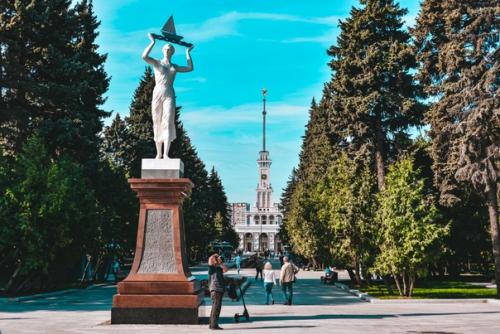 Прекрасные виды на отреставрированный северный речной вокзал в Москве. 03