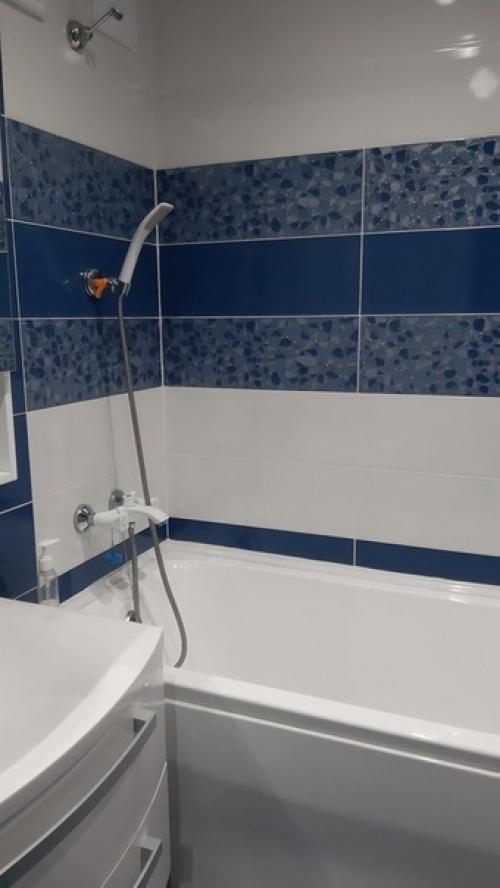 Я надеюсь, стены в этой квартире поменяли. 05